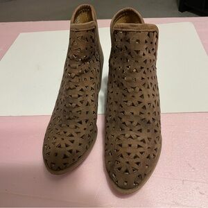 Musse & Cloud Brown Laser-Cut Suede Ankle Booties
SZ 7 slip ons
